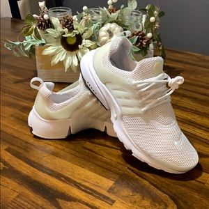 White Nike Presto triple white
